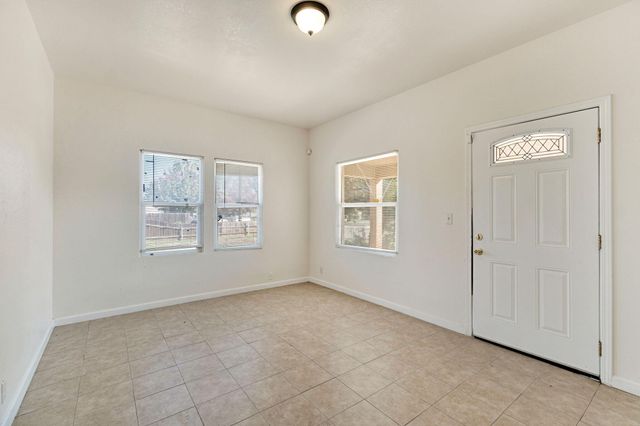 1140 W King Avenue, Tulare, CA 93274