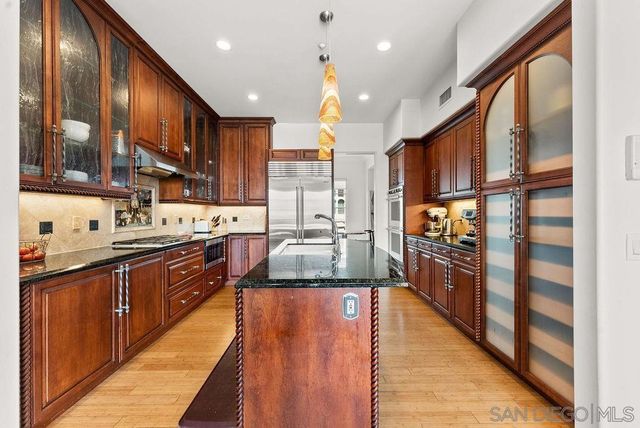 7157 Fay Ave, La Jolla, CA 92037