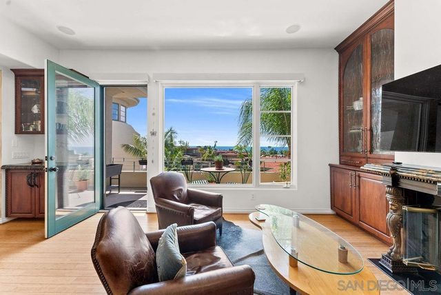 7157 Fay Ave, La Jolla, CA 92037