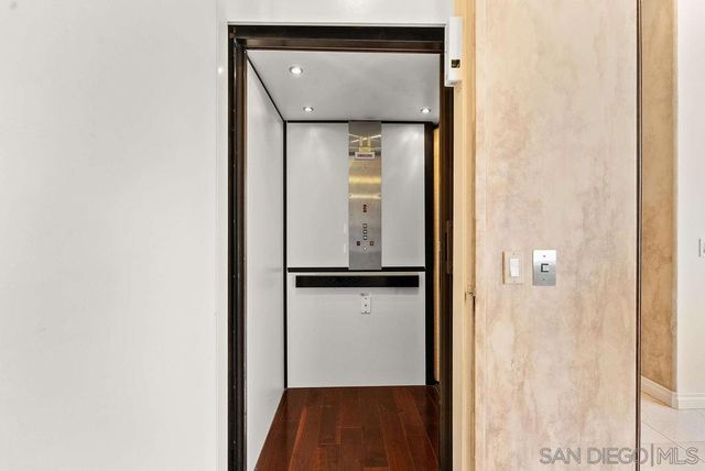 7157 Fay Ave, La Jolla, CA 92037