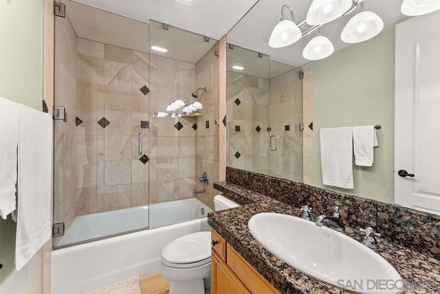 7157 Fay Ave, La Jolla, CA 92037