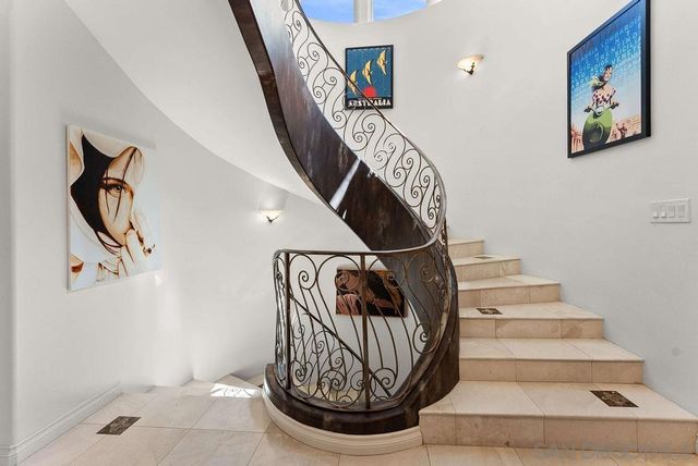 7157 Fay Ave, La Jolla, CA 92037