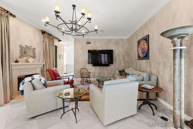 7157 Fay Ave, La Jolla, CA 92037