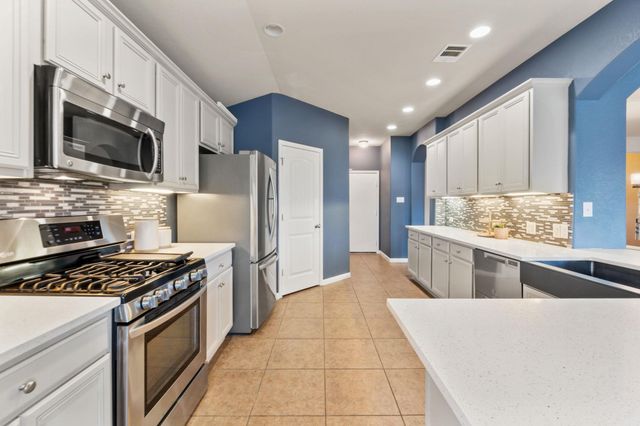 204 Hale Irwin DR, Round Rock, TX 78664