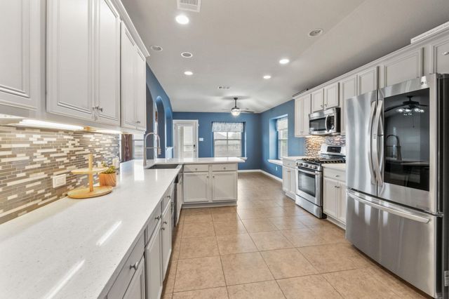 204 Hale Irwin DR, Round Rock, TX 78664