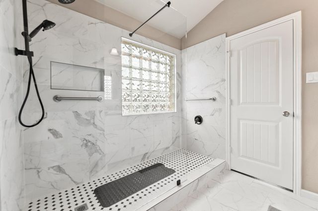 204 Hale Irwin DR, Round Rock, TX 78664