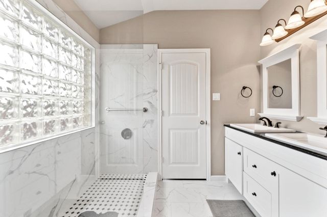 204 Hale Irwin DR, Round Rock, TX 78664