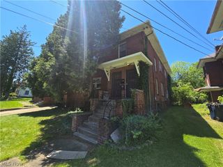 2424 Elm Street, Youngstown, OH 44505
