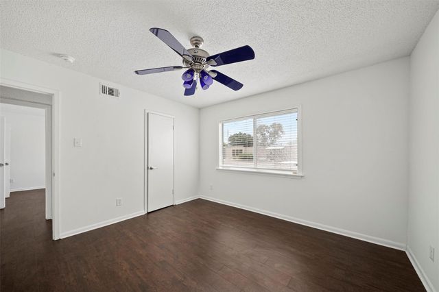 9404 Denbury Way, Houston, TX 77025