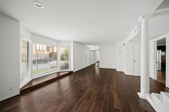 9404 Denbury Way, Houston, TX 77025