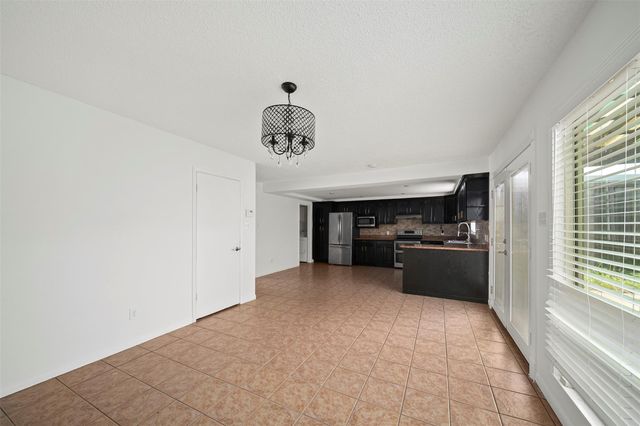 9404 Denbury Way, Houston, TX 77025