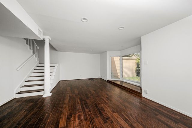 9404 Denbury Way, Houston, TX 77025