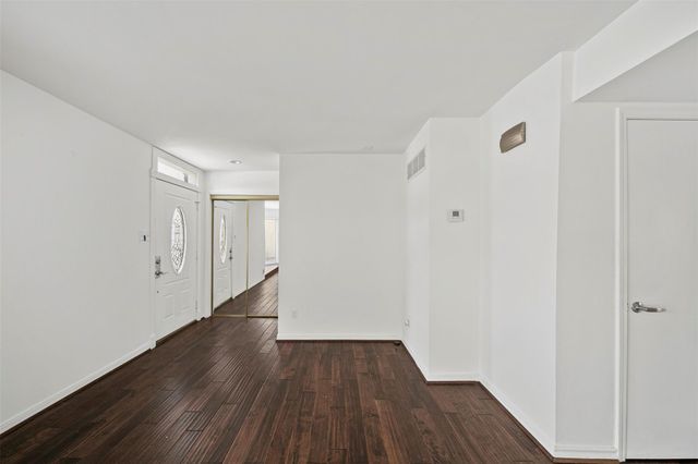 9404 Denbury Way, Houston, TX 77025