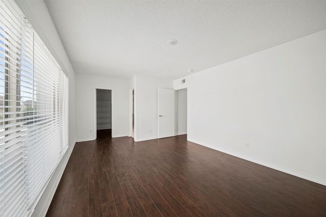 9404 Denbury Way, Houston, TX 77025