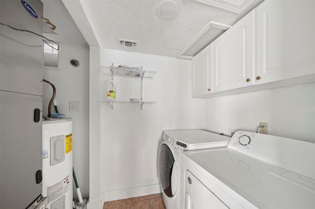 9404 Denbury Way, Houston, TX 77025