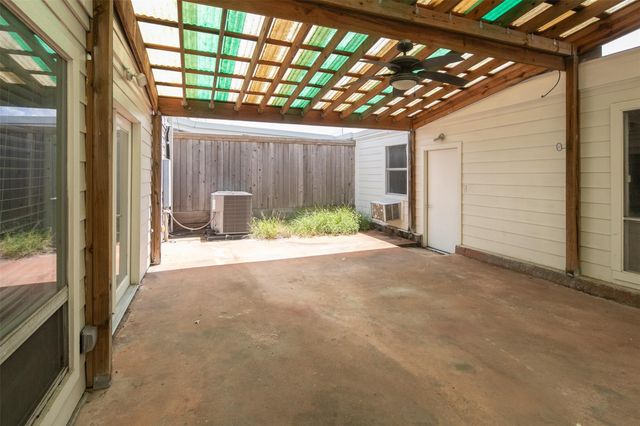 9404 Denbury Way, Houston, TX 77025