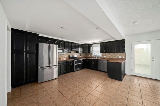 9404 Denbury Way, Houston, TX 77025