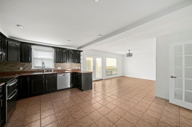 9404 Denbury Way, Houston, TX 77025