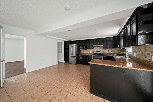 9404 Denbury Way, Houston, TX 77025