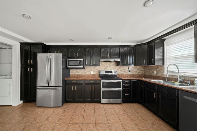 9404 Denbury Way, Houston, TX 77025