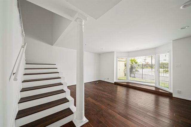 9404 Denbury Way, Houston, TX 77025