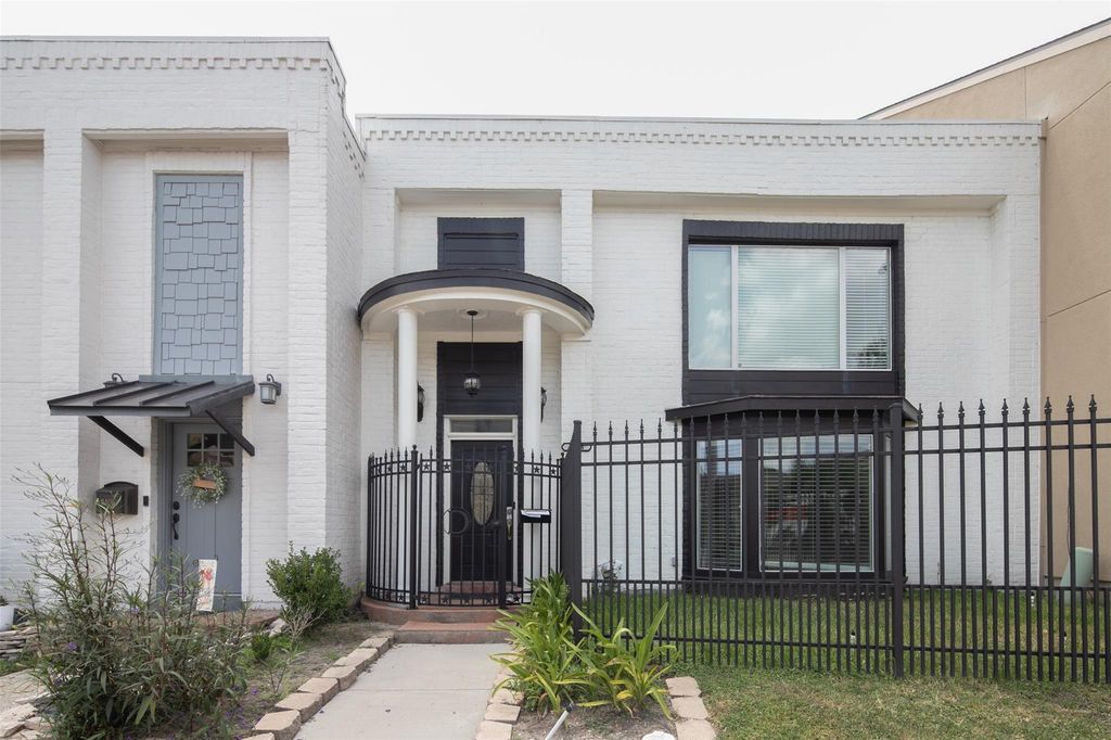 9404 Denbury Way, Houston, TX 77025