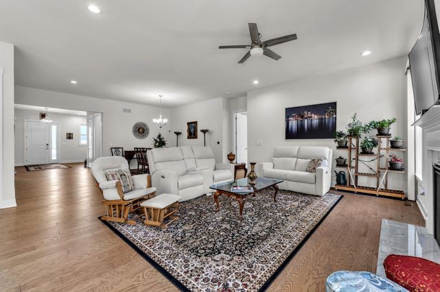 628 Pine Circle, Ann Arbor, MI 48105