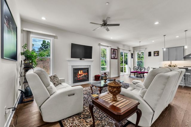 628 Pine Circle, Ann Arbor, MI 48105