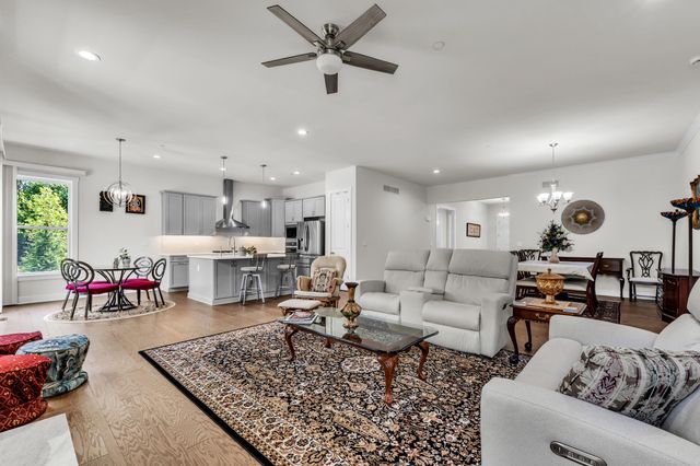 628 Pine Circle, Ann Arbor, MI 48105