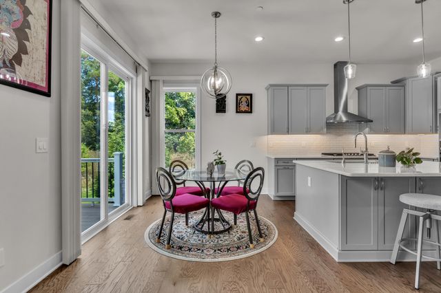 628 Pine Circle, Ann Arbor, MI 48105