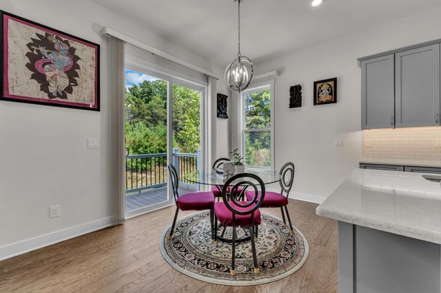 628 Pine Circle, Ann Arbor, MI 48105