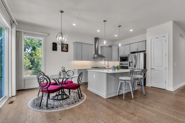 628 Pine Circle, Ann Arbor, MI 48105