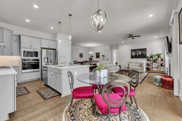 628 Pine Circle, Ann Arbor, MI 48105