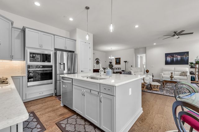 628 Pine Circle, Ann Arbor, MI 48105