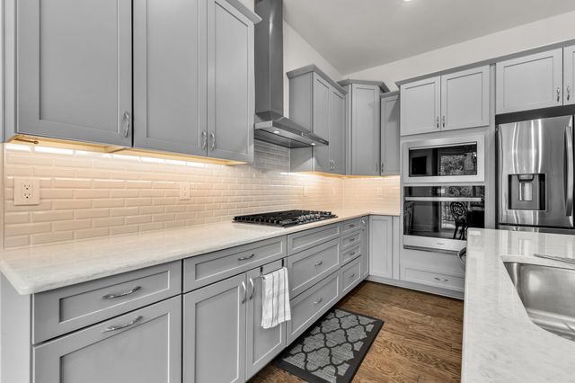 628 Pine Circle, Ann Arbor, MI 48105