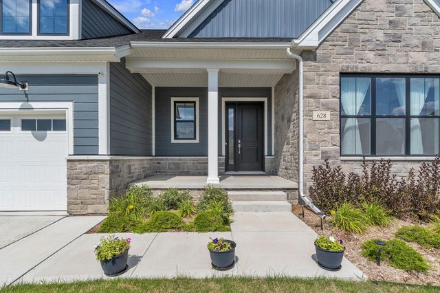 628 Pine Circle, Ann Arbor, MI 48105