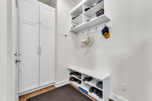 628 Pine Circle, Ann Arbor, MI 48105