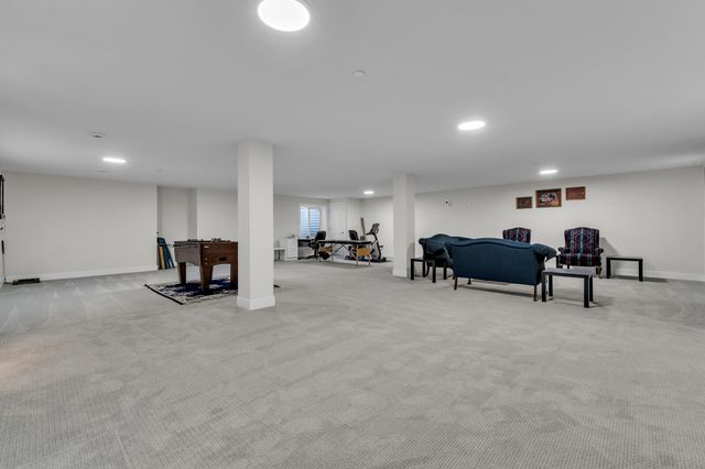 628 Pine Circle, Ann Arbor, MI 48105