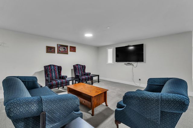 628 Pine Circle, Ann Arbor, MI 48105