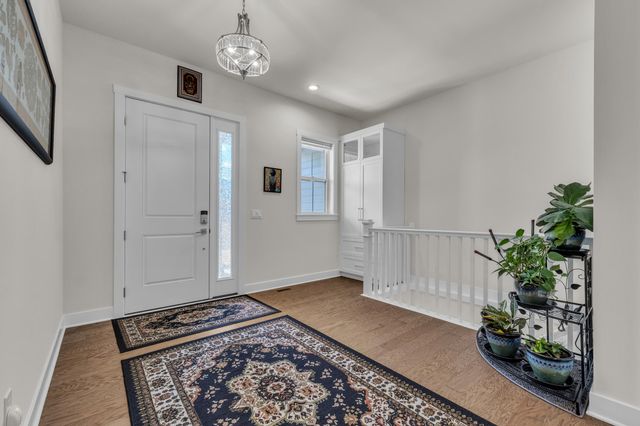 628 Pine Circle, Ann Arbor, MI 48105