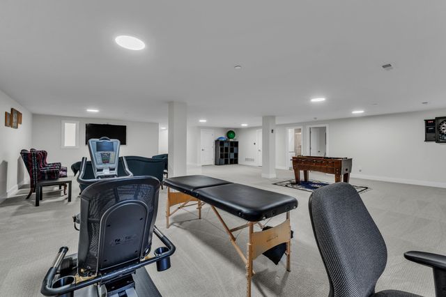 628 Pine Circle, Ann Arbor, MI 48105