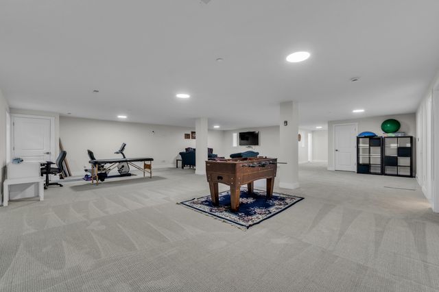 628 Pine Circle, Ann Arbor, MI 48105