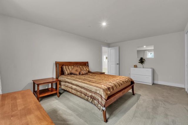 628 Pine Circle, Ann Arbor, MI 48105