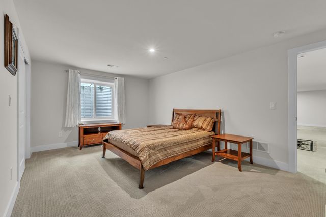 628 Pine Circle, Ann Arbor, MI 48105
