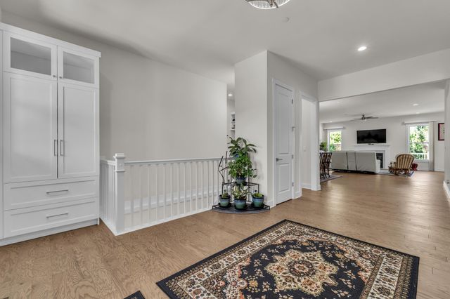 628 Pine Circle, Ann Arbor, MI 48105