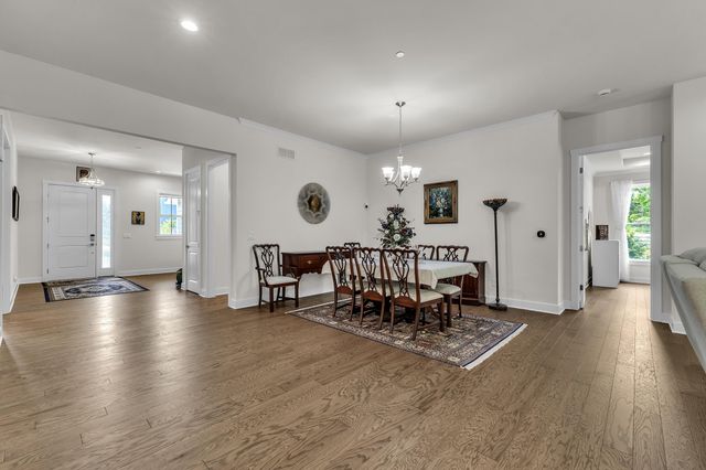 628 Pine Circle, Ann Arbor, MI 48105