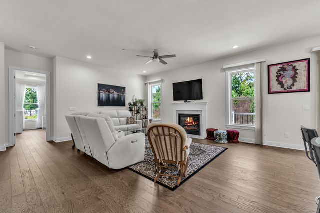 628 Pine Circle, Ann Arbor, MI 48105
