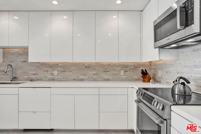 1100 Alta Loma Road 1103, West Hollywood, CA 90069
