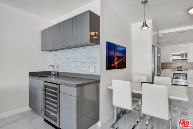1100 Alta Loma Road 1103, West Hollywood, CA 90069