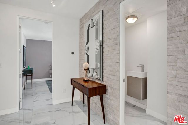 1100 Alta Loma Road 1103, West Hollywood, CA 90069